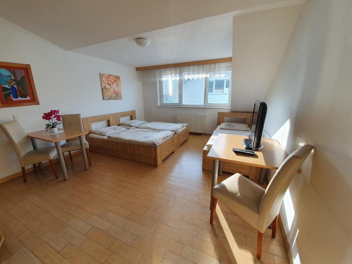 Hostel Novak Novo Mesto Eksteriør bilde
